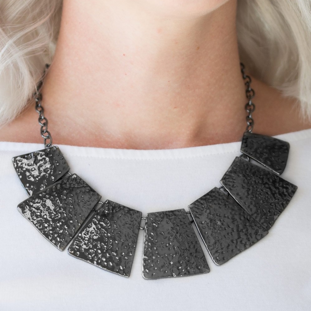 Paparazzi Here Comes The Huntress Necklace Set